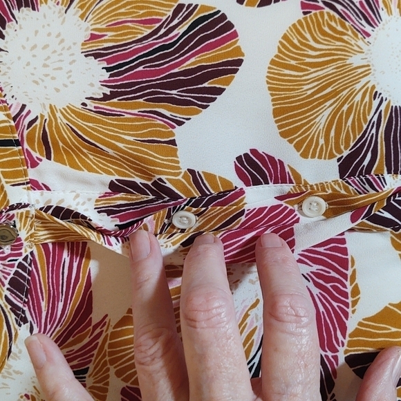 JM Collection Wildflower Mix Women's Blouse - Picture 4 of 7